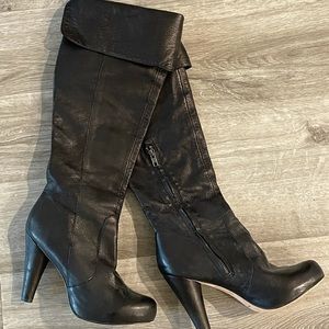 Vero Cuoio Black Leather Cuff Heel Boots